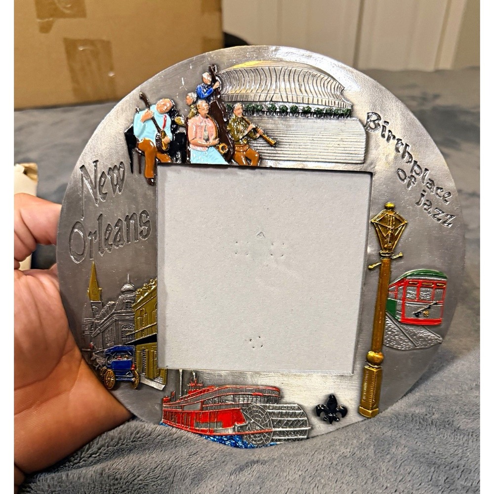 United Gift New Orleans Birthplace of Jazz Round Metal 4x4 Frame Freestanding